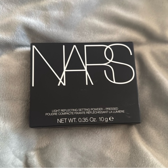 NARS Translucent Matte Pressed Setting Powder - Picture 2 of 4